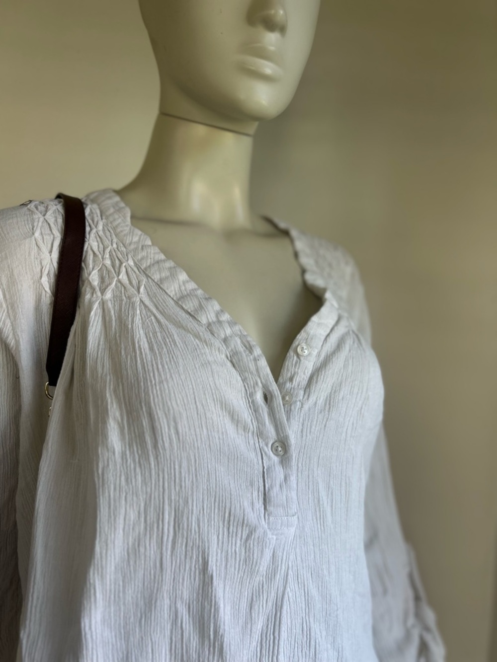 Mandolin l White Gauze V-Neck Button Front Women’s Top - Picture 2 of 7